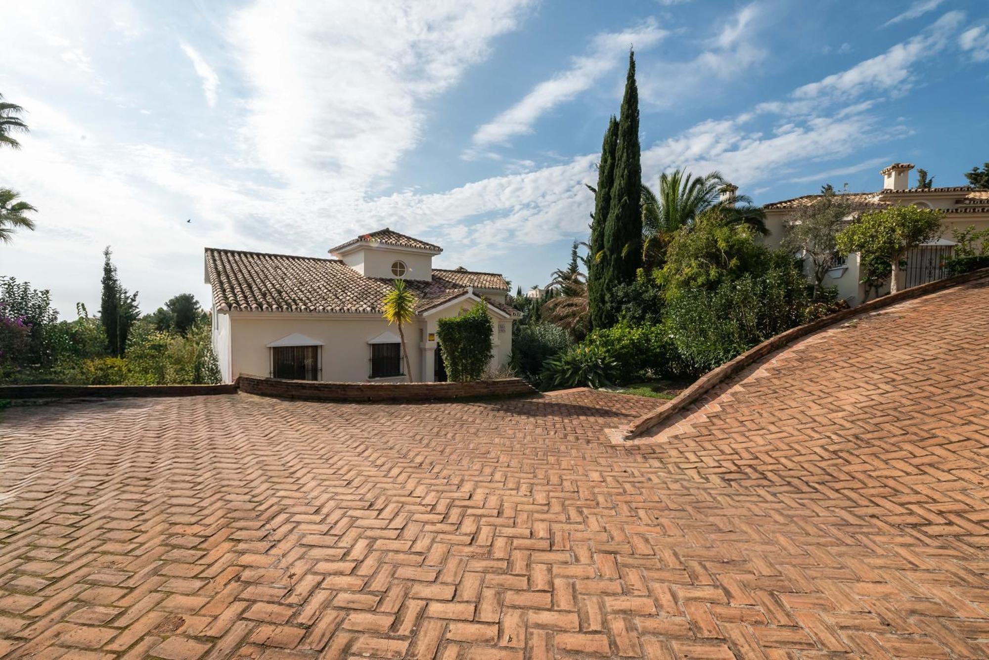 Peaceful 4 Bdrm Andalusian W Sea Views Apartamento *