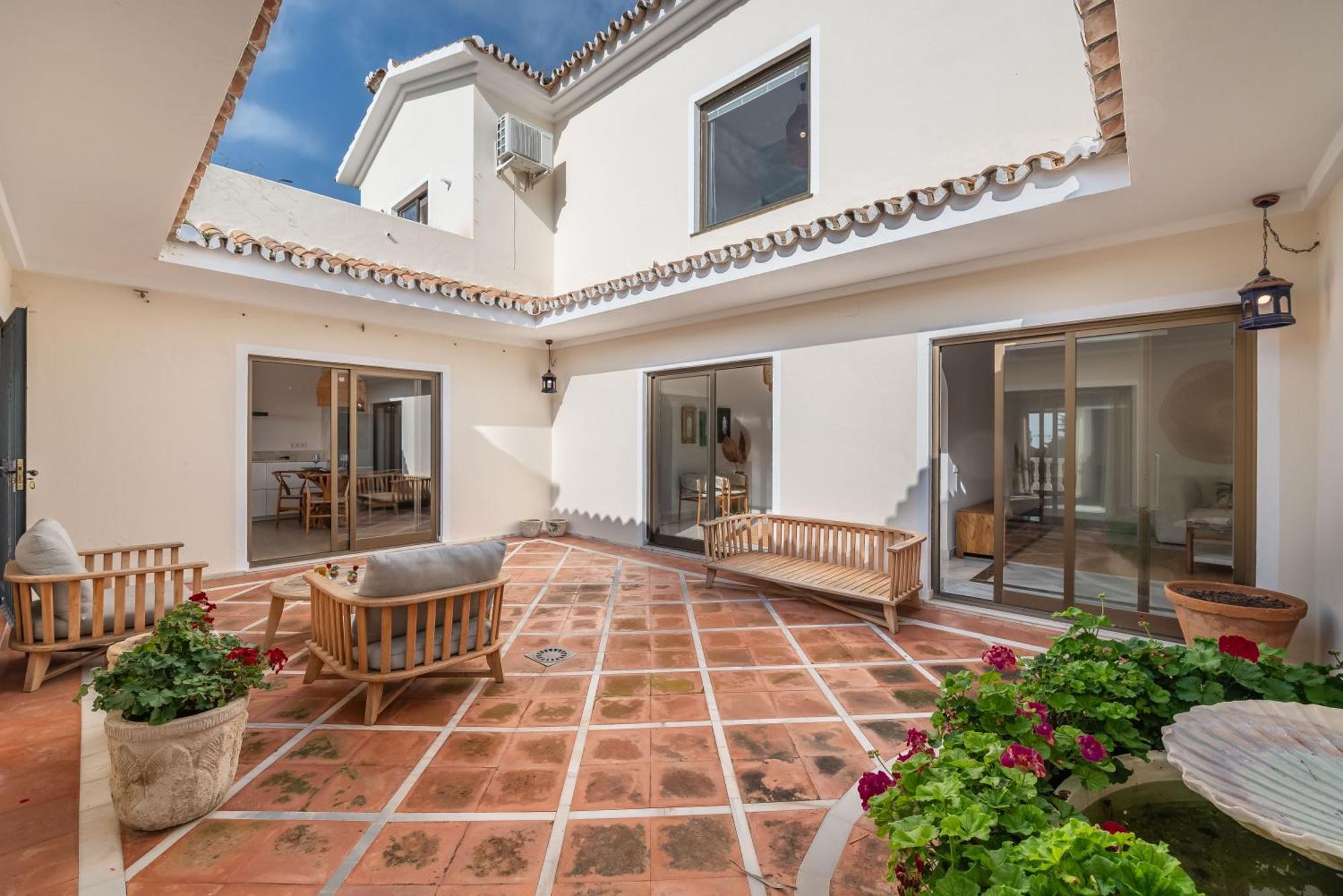 Peaceful 4 Bdrm Andalusian W Sea Views *