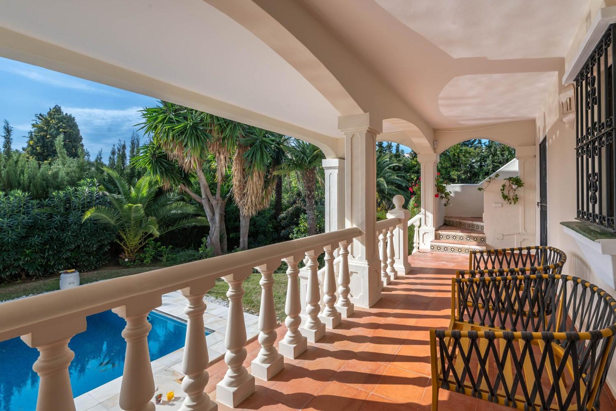 Peaceful 4 Bdrm Andalusian W Sea Views Apartamento Marbella
