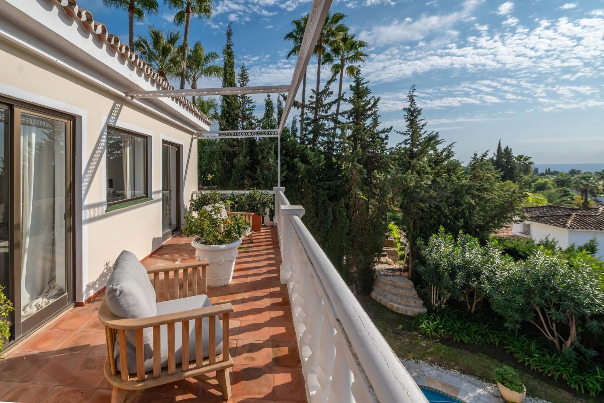 Peaceful 4 Bdrm Andalusian W Sea Views Marbella