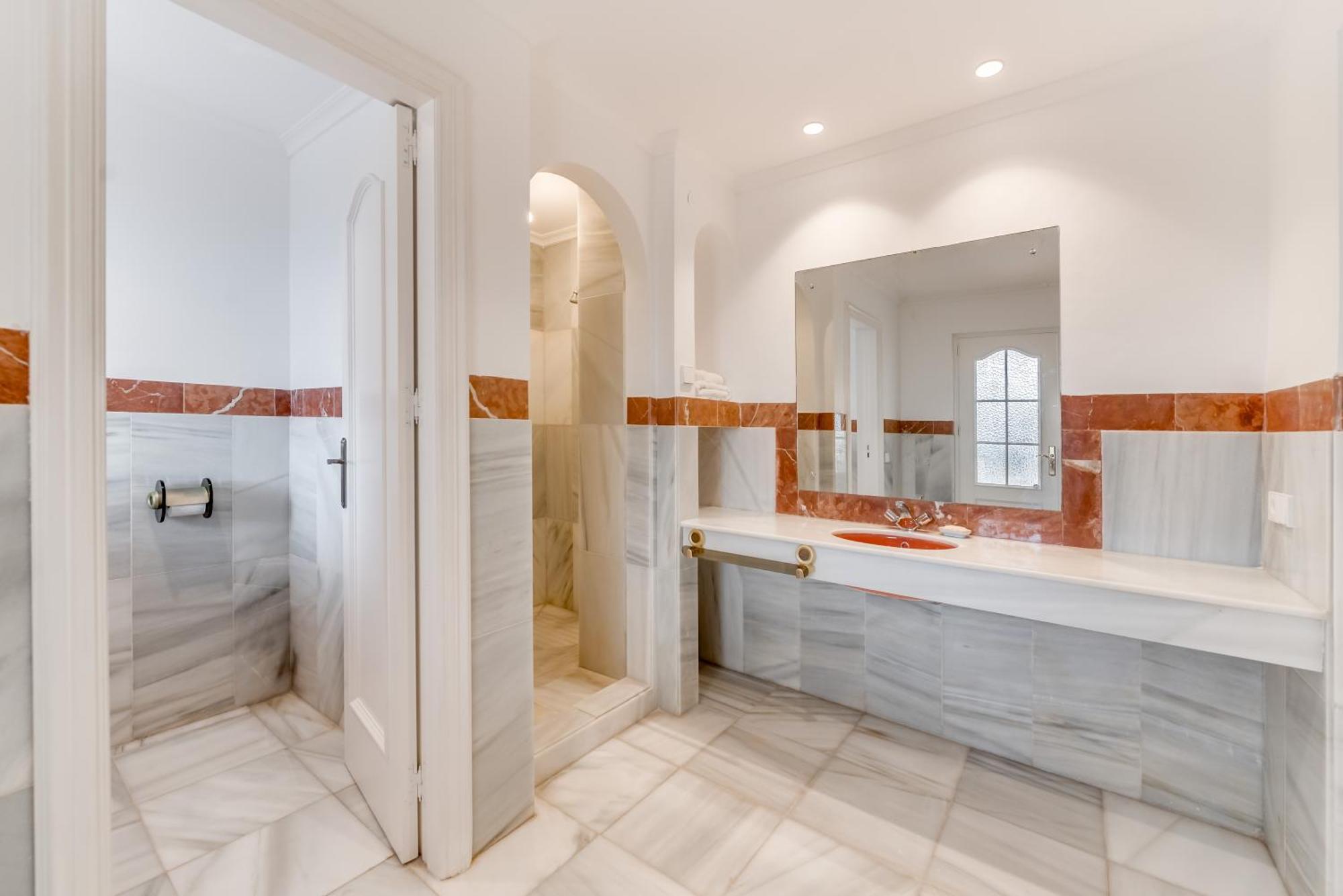 Peaceful 4 Bdrm Andalusian W Sea Views * Marbella