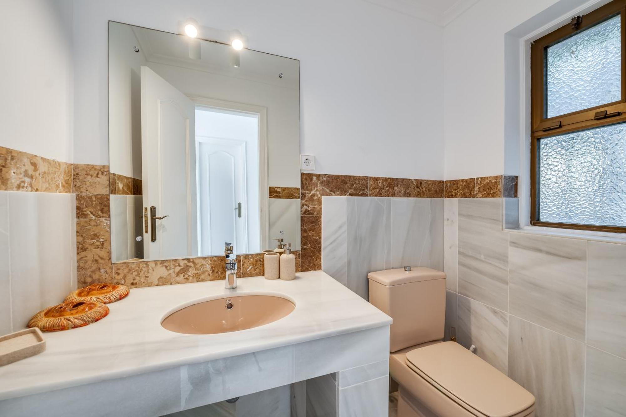 Peaceful 4 Bdrm Andalusian W Sea Views Apartamento