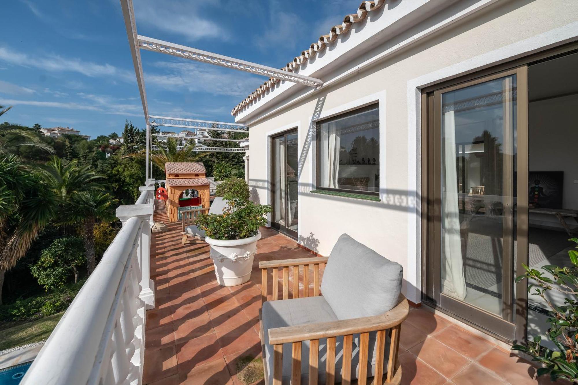 Peaceful 4 Bdrm Andalusian W Sea Views Apartamento *