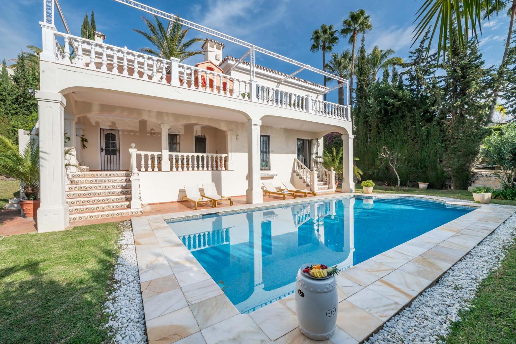 Peaceful 4 Bdrm Andalusian W Sea Views Apartamento Marbella