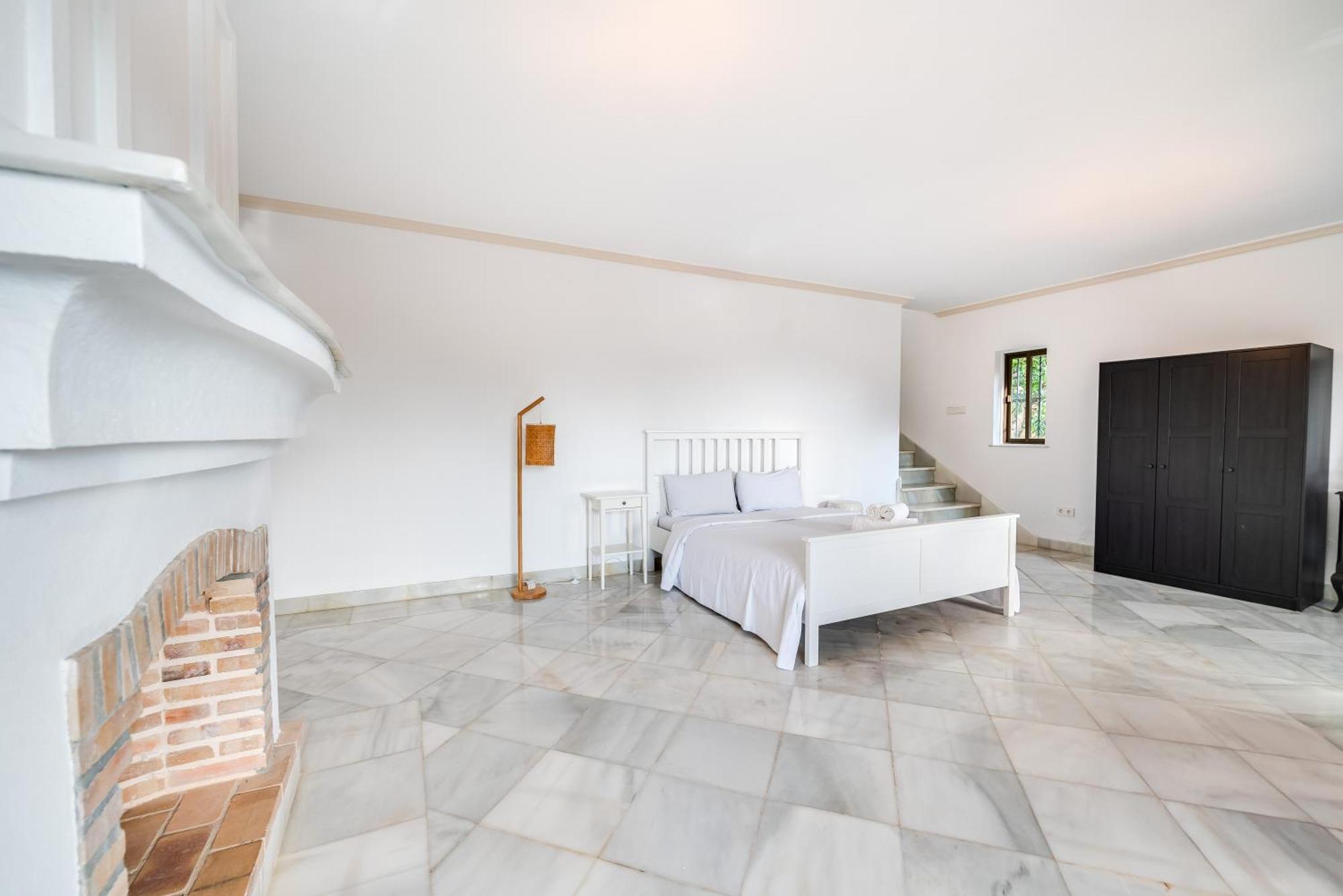 Peaceful 4 Bdrm Andalusian W Sea Views * Marbella