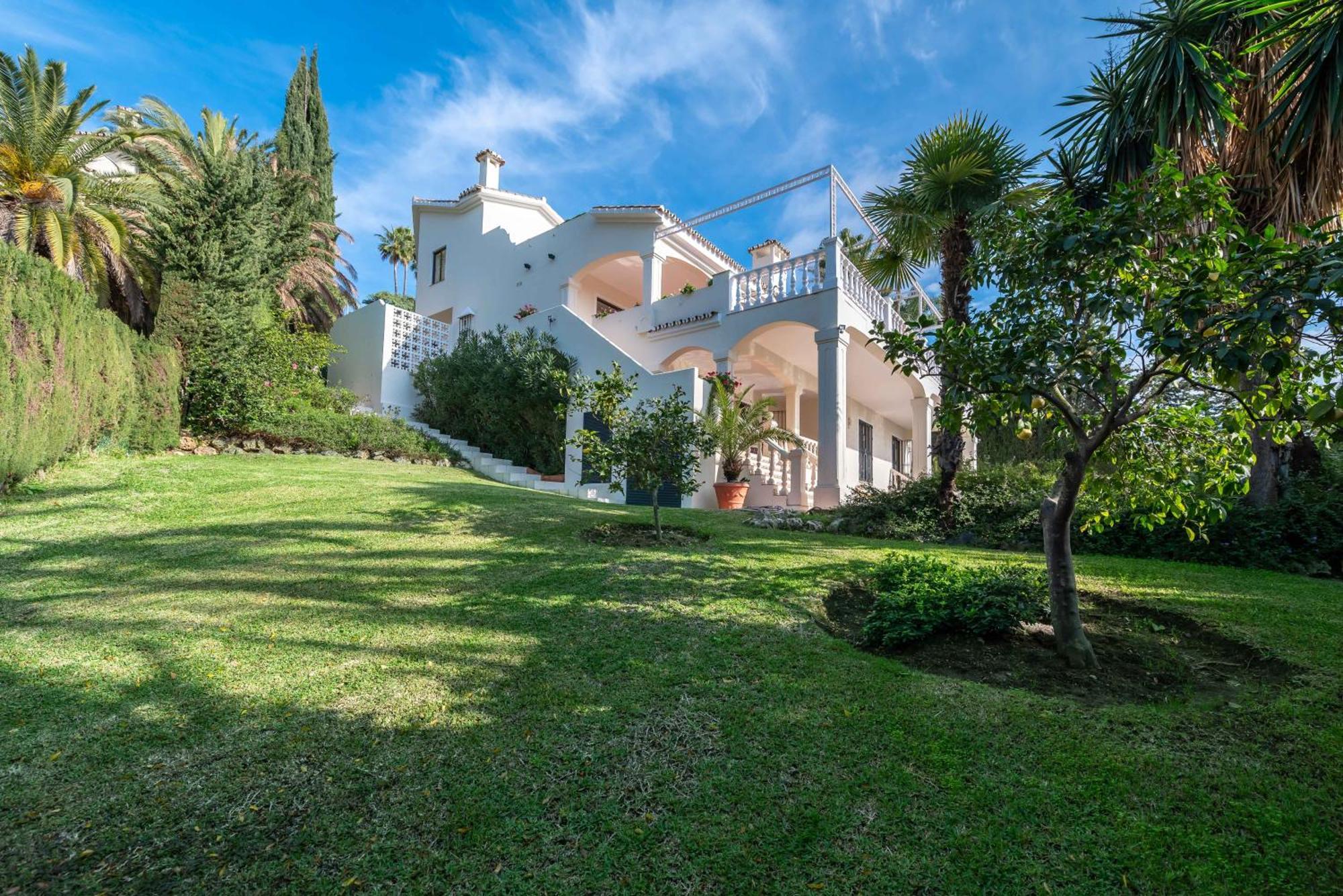 Peaceful 4 Bdrm Andalusian W Sea Views Apartamento *