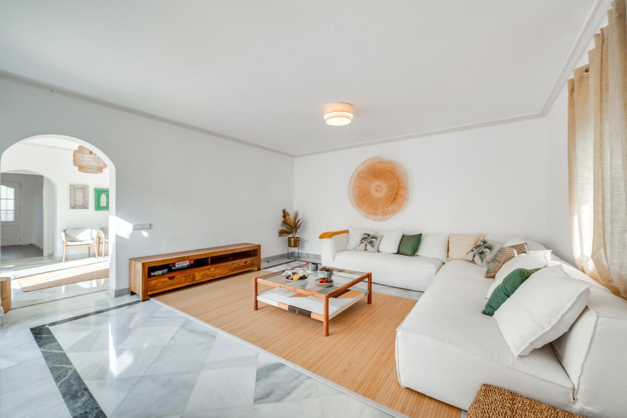 Peaceful 4 Bdrm Andalusian W Sea Views Apartamento Marbella