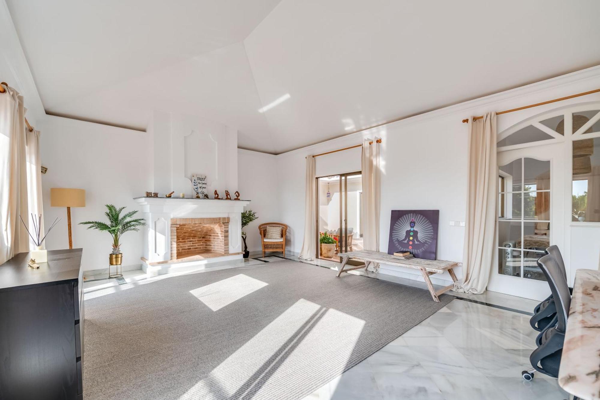 Peaceful 4 Bdrm Andalusian W Sea Views Apartamento