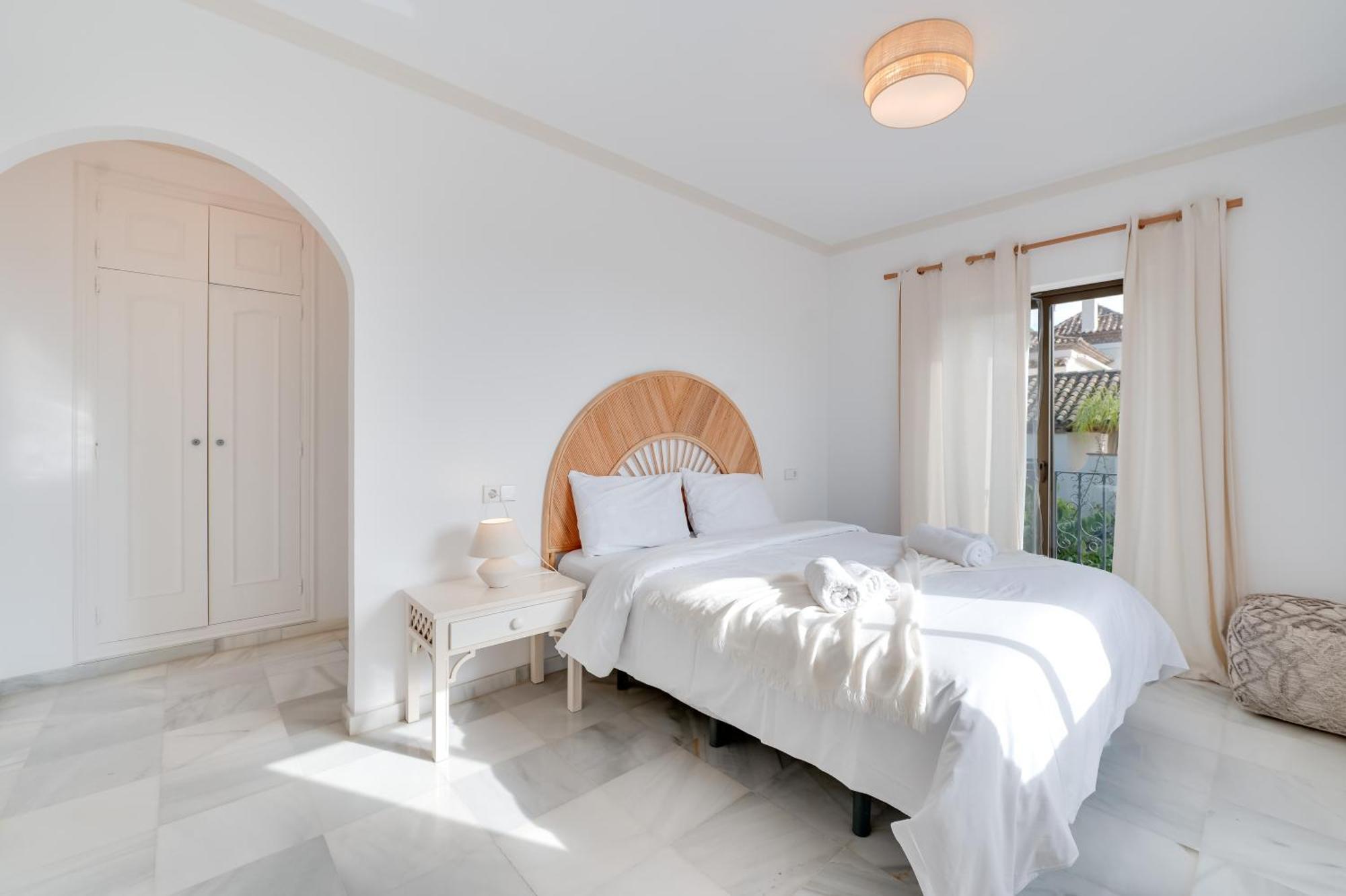 Peaceful 4 Bdrm Andalusian W Sea Views